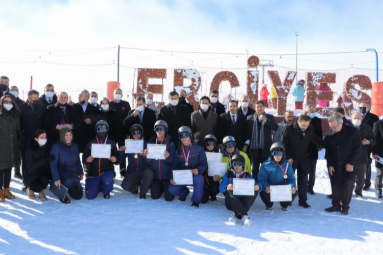 Kayseri'de suça sürüklenen çocuklara kayak eğitimi