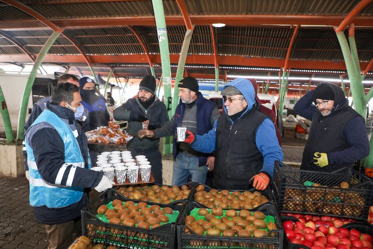 Kayseri Talas'ta pazar esnafına soğuk günde sıcak çorba 