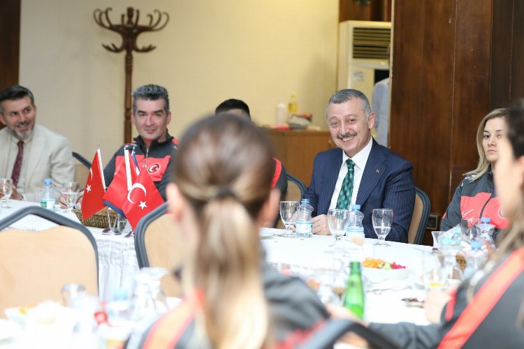 Kocaeli'de Başkan Büyükakın Karate Milli takımıyla buluştu