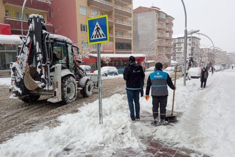 Malatya'da karla mücadele devam ediyor 