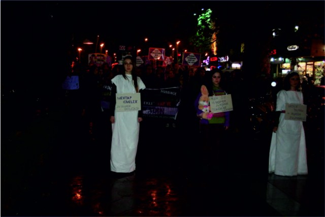 kadına şiddeti protesto için yürüdüler