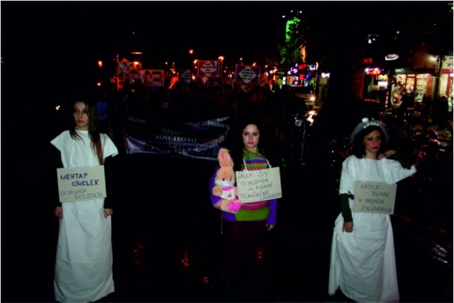 kadına şiddeti protesto için yürüdüler