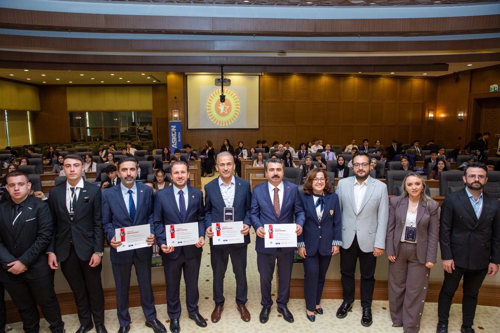 180 gencin sesi Bursa'dan yükseldi