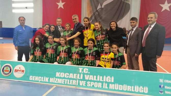 Adem Başoğlu Ortaokulu şampiyon