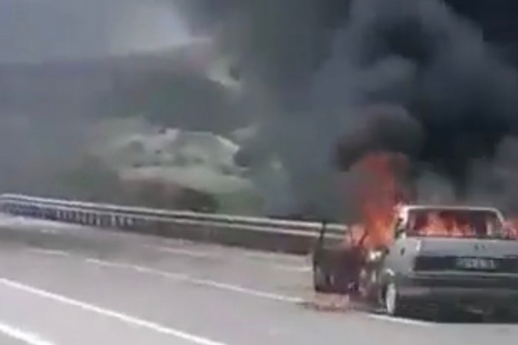 Adıyaman'da seyir halinde otomobil alev aldı!