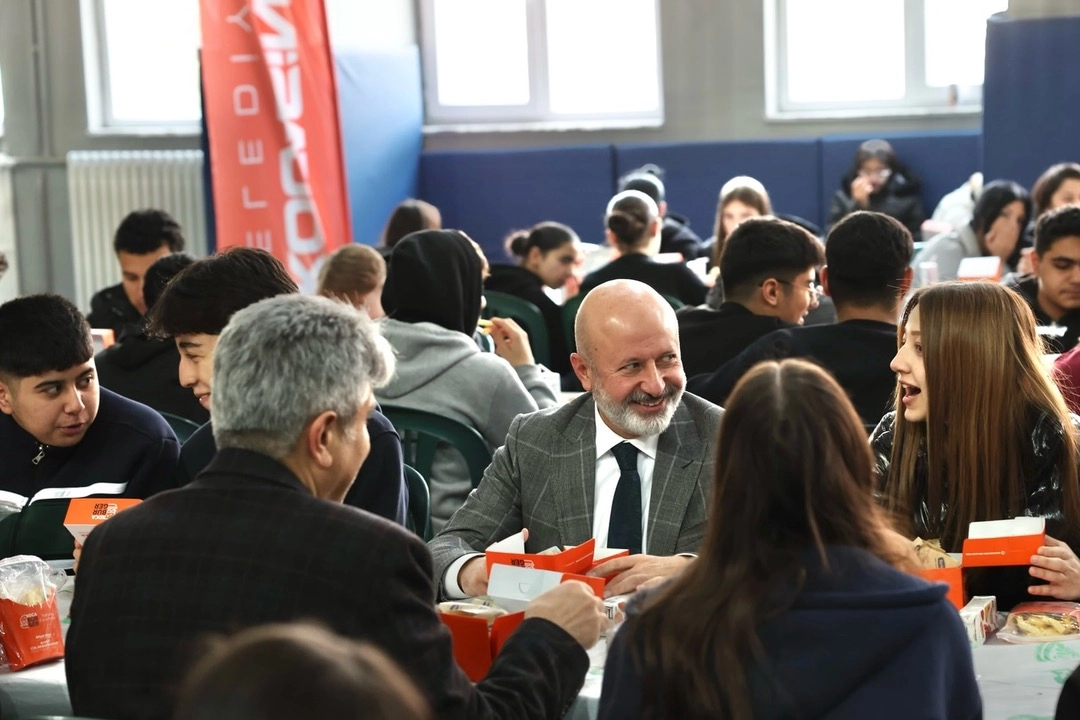 Ahmet Çolakbayrakdar'dan gençlere tavsiyeler