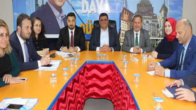 Ak Parti İzmit İlçe Olağanüstü Toplandı