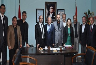 AKP ilk kez Belediye-İş'i ziyaret etti