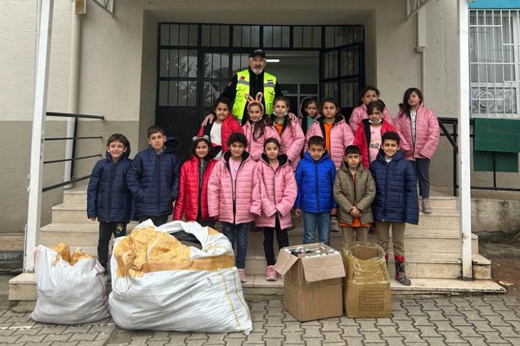 Altın Lale Vakfı Başkanı Türker, Hatay’da yardım dağıttı