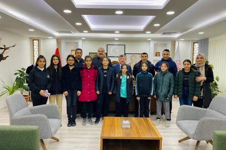 Şampiyon olan Kız Futbol Takımından, Kaplan'a ziyaret