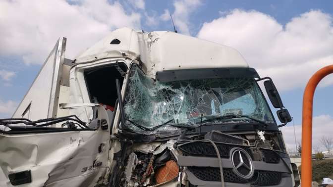 Anadolu Otoyolunda trafik kazası ulaşımı aksattı