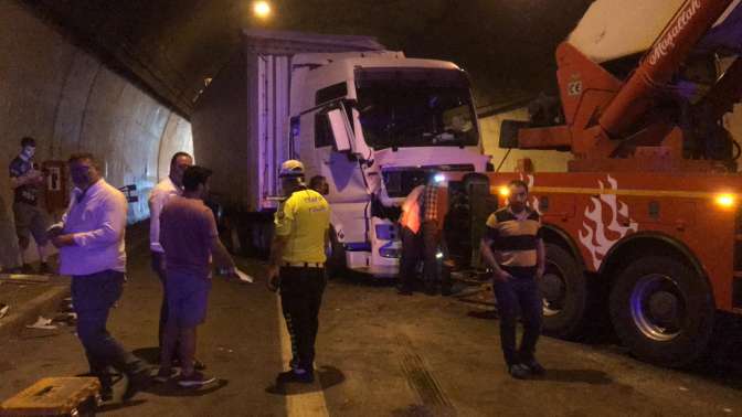 Anadolu Otoyolunda zincirleme trafik kazası: 2 yaralı