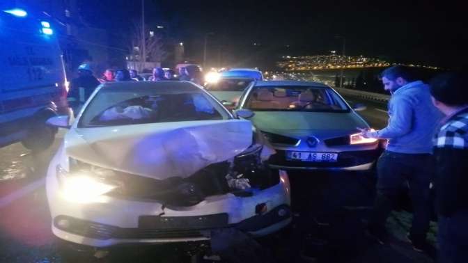Anadolu Otoyolunda zincirleme trafik kazası,2 yaralı