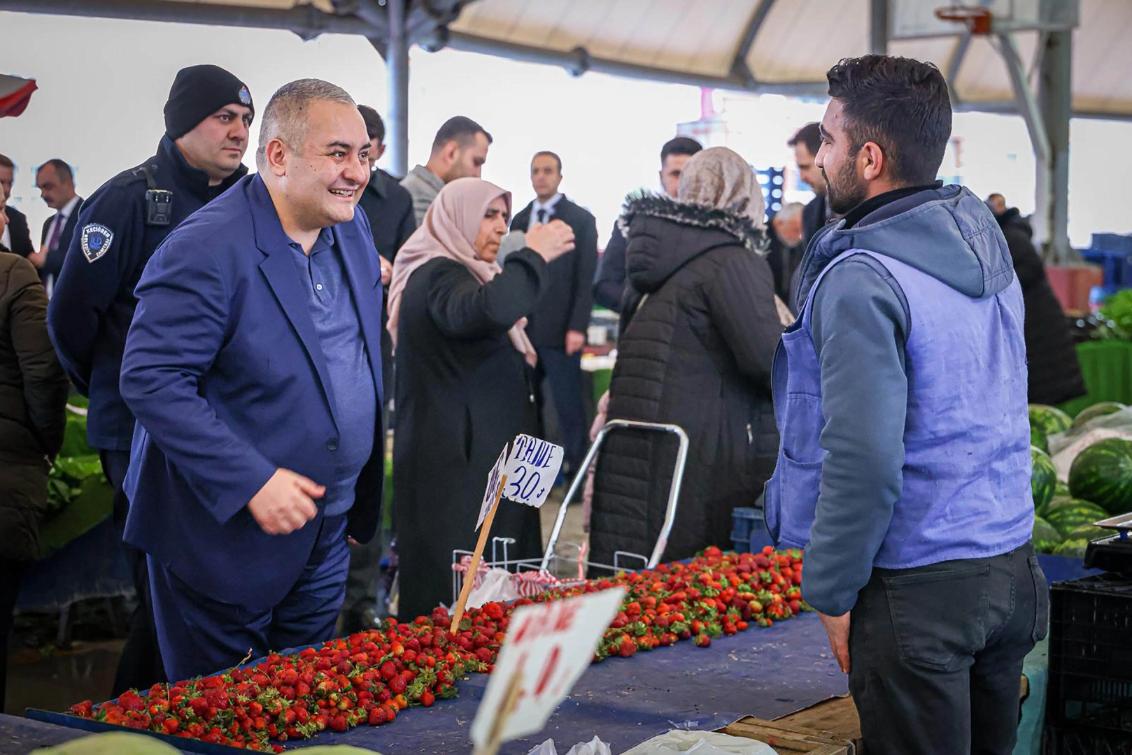 Ankara Keçiören’de Başkan Özarslan’dan pazaryeri ziyareti