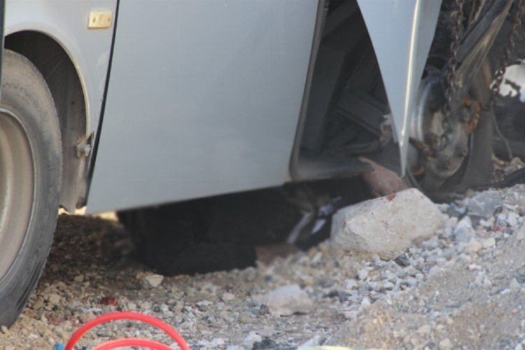 Şanlıurfa'da halk otobüsüyle AFAD aracı çarpıştı