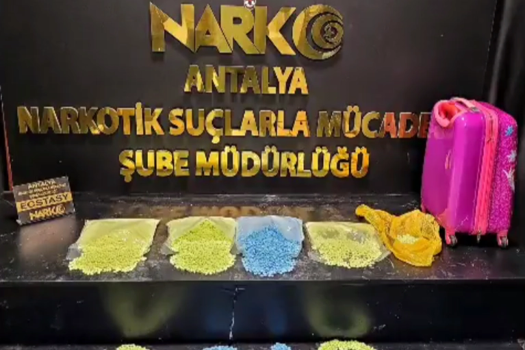 Antalya'da 15 bin ecstasy ele geçirildi