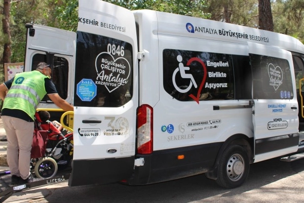 Antalya'da engelsiz hizmet aracı hayat kolaylaştırıyor