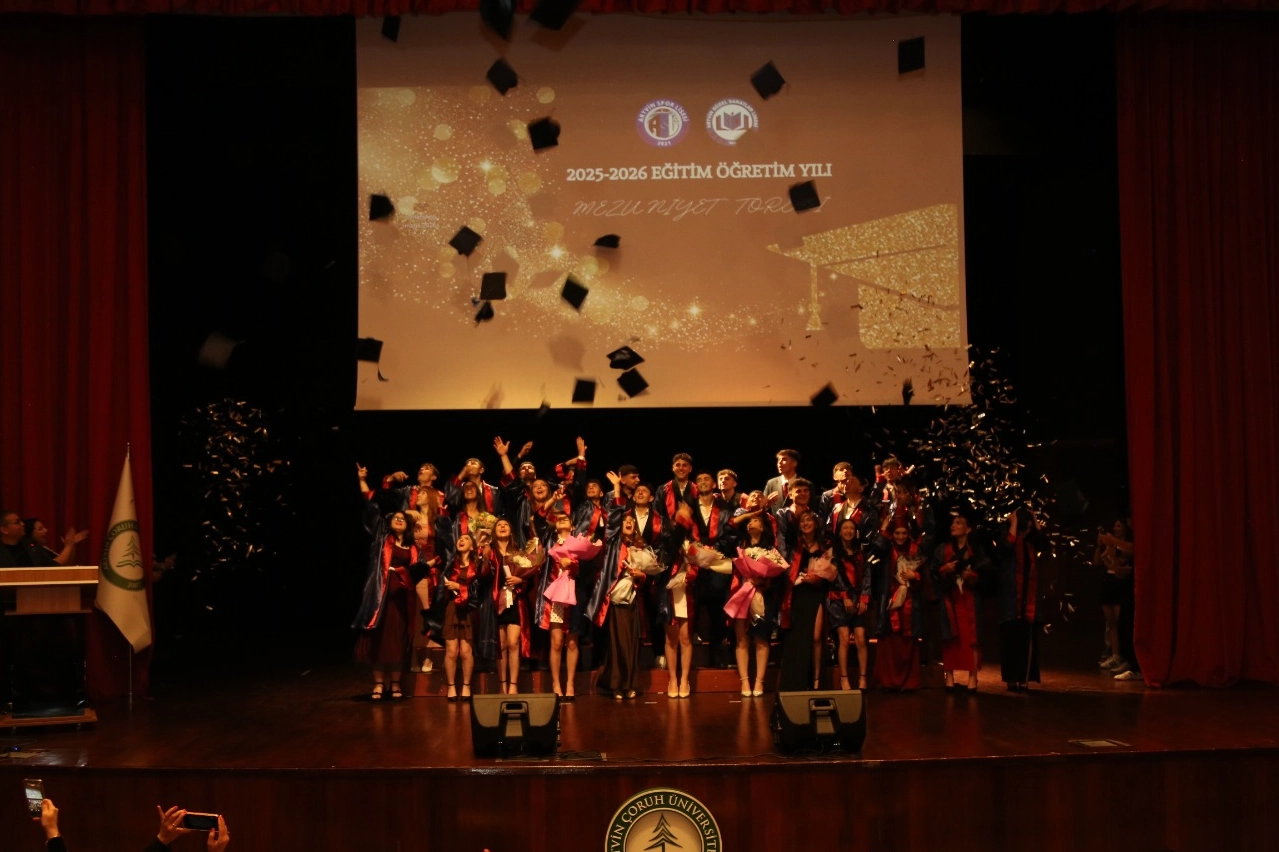 Artvin’de mezuniyet coşkusu