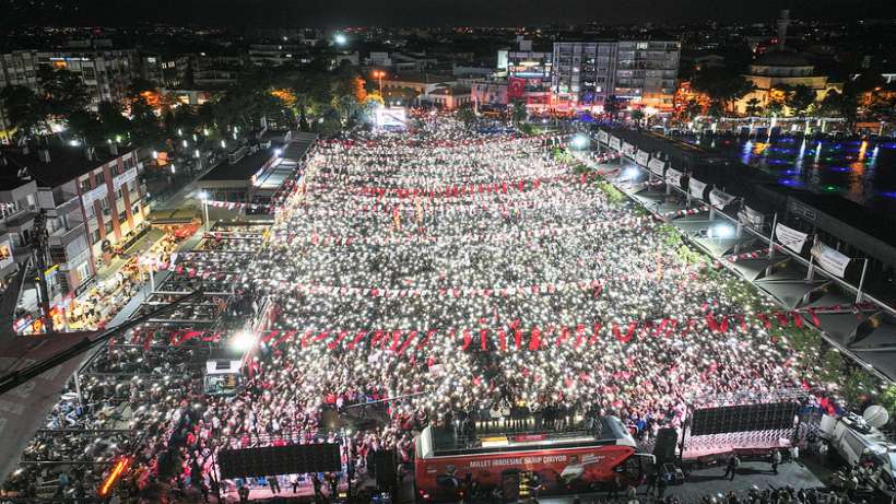 Aydın Halkı Topuklayan Efe Çerçioğlu’na İsyan Etti Yüz Binler İstifa Diye Haykırdı