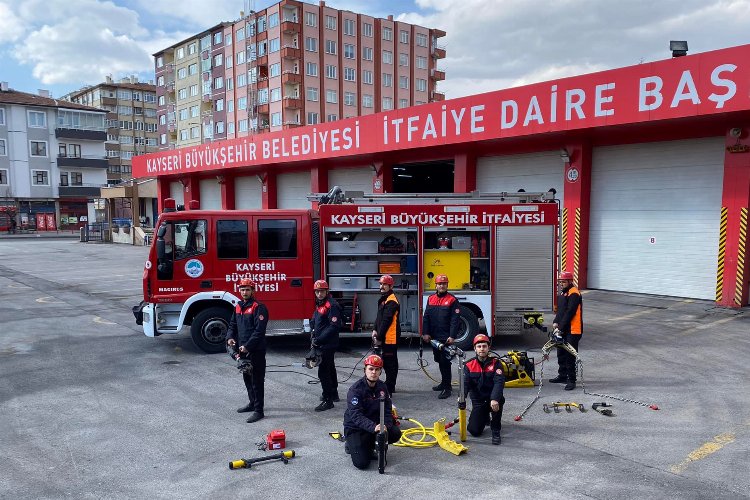Başkan Büyükkılıç'tan itfaiyeye yeni ekipman desteği 