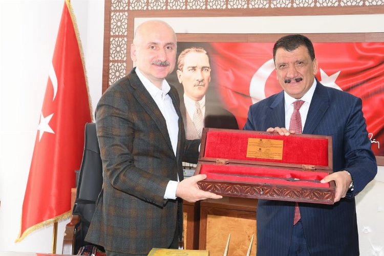 Bakan Karaismailoğlu'ndan Malatya Büyükşehir'e ziyaret 