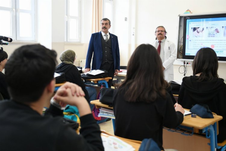 Bakan Tekin'den Burdur eğitimine yakın mercek