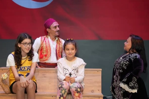 Balıkesir Gömeç'te engelli oyuncular tiyatroyla yüreklere dokundu