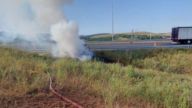 Bariyere çarpan otomobil kullanılamaz hale geldi