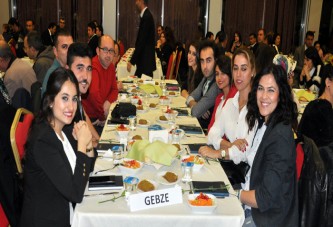 Başkan öğretmenleri yemekte ağırladı