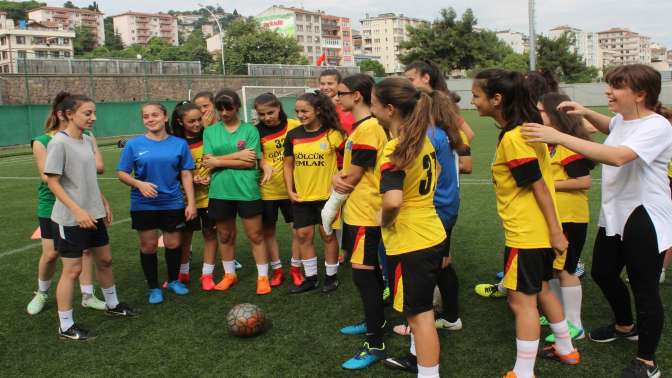 Bayan futbolcular sezona başladı