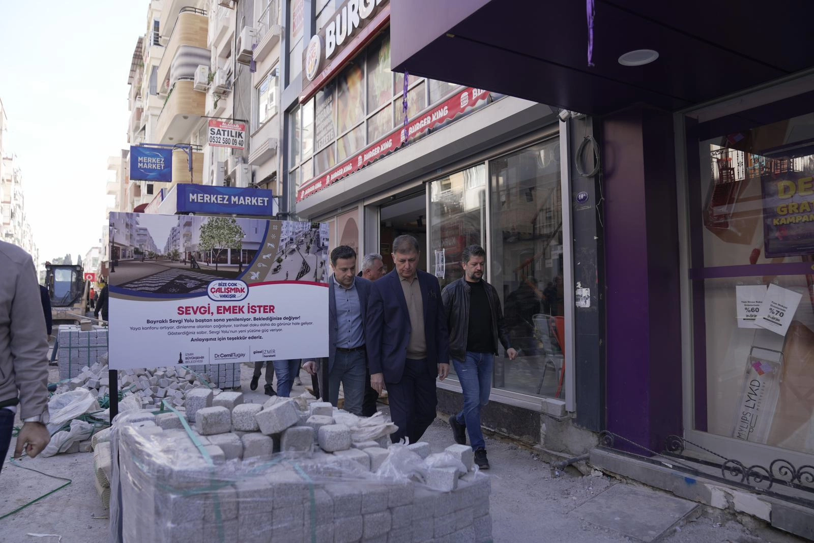 Bayraklı Sevgi Yolu'nda yoğun tempo