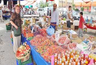 Bayram alışverişi esnafın yüzünü güldürdü