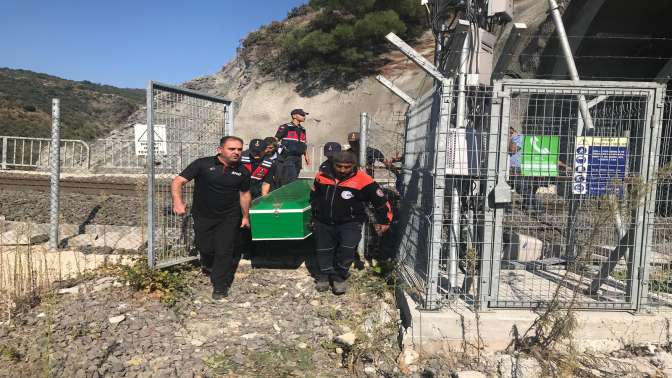 Bilecikte kılavuz tren tünelde raydan çıktı: 2 ölü