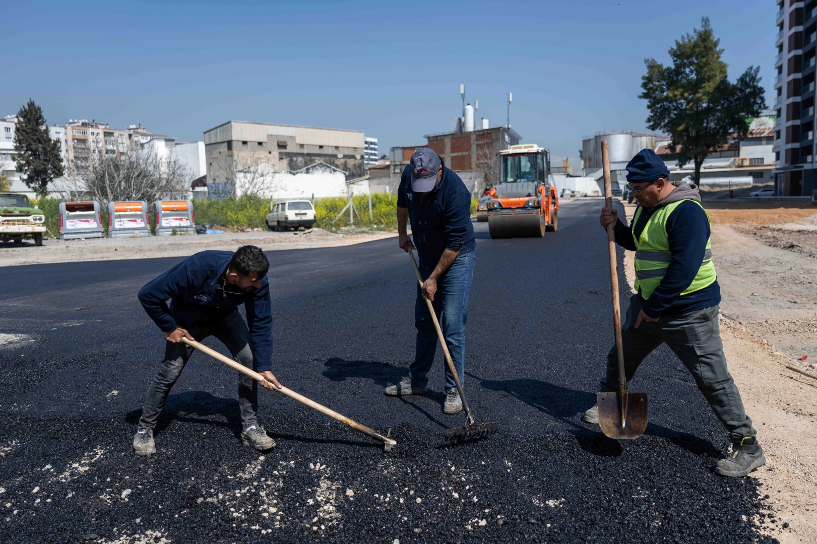Bornova’da yol çalışmaları hız kesmiyor