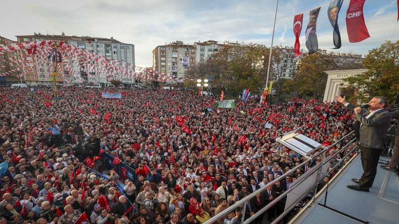 “Bu Millet Ayakta, Eskişehir, Türkiye Ayakta, Meydanlar Ayakta; Hep Birlikte Ayaktayız”