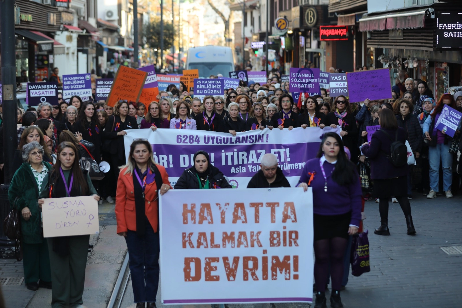 Bursa'da adımlar şiddetsiz dünyaya atıldı