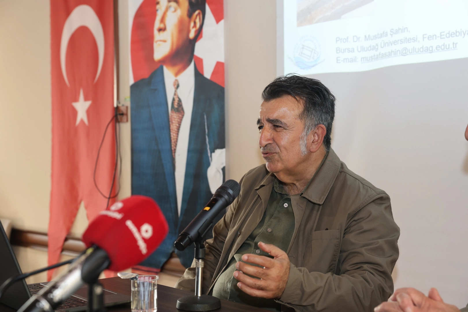 Bursa'da asrın keşfini yapan Prof. Dr. Şahin tarihe Osmangazi’de ışık tuttu Bursa'da asrın keşfini yapan Prof. Dr. Şahin tarihe Osmangazi’de ışık tuttu