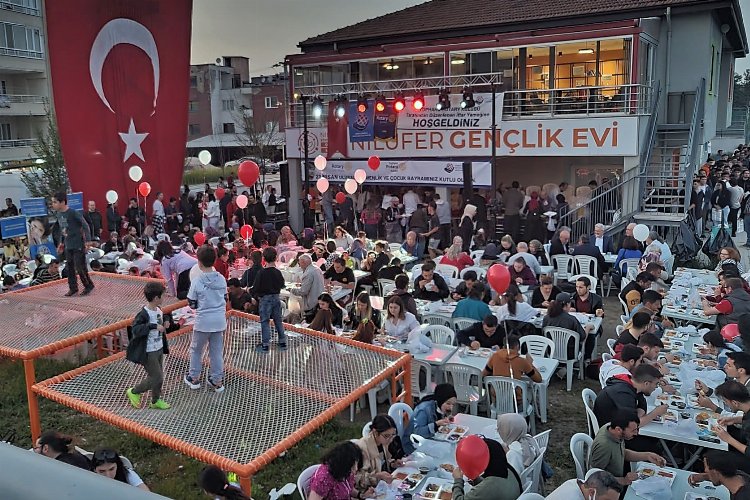 Bursa'da binlerce kişi Yankı'nın çadırında oruç açtı