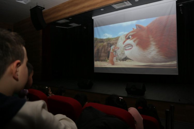 Bursa'da Gürsulu çocuklara ücretsiz sinema keyfi