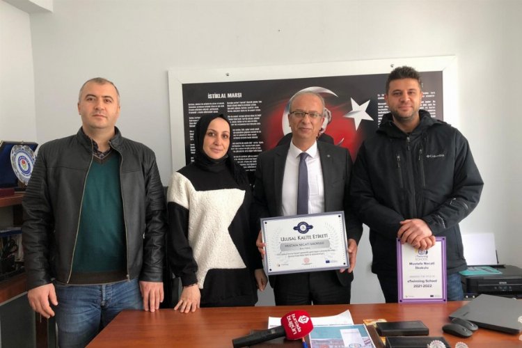 Bursa'da kendisi küçük öyküsü büyük bir okul