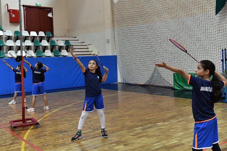 Bursa'da Osmangazili badmintoncular ışık saçıyor