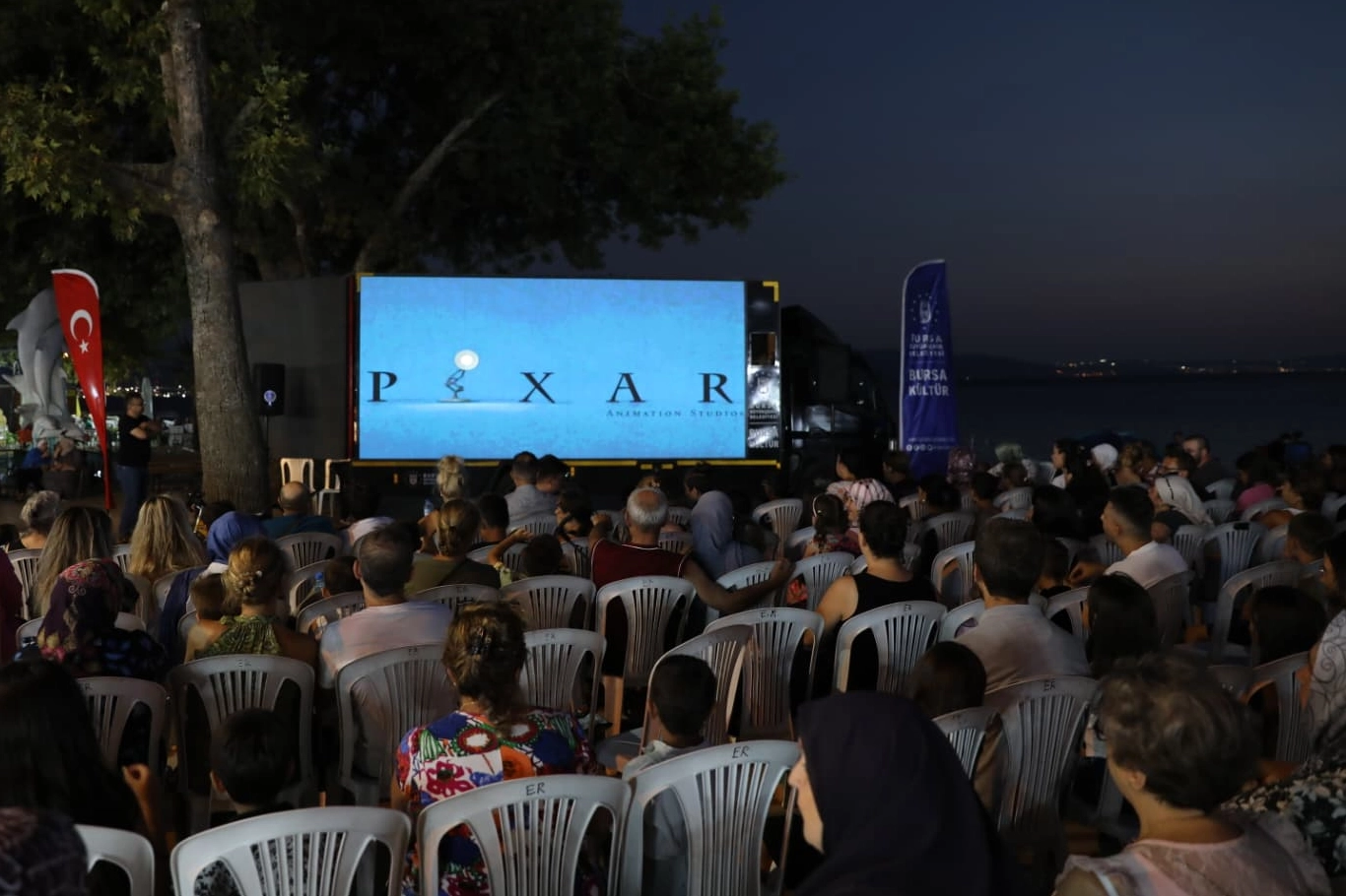 Bursa'da yıldızlar altında sinema keyfi