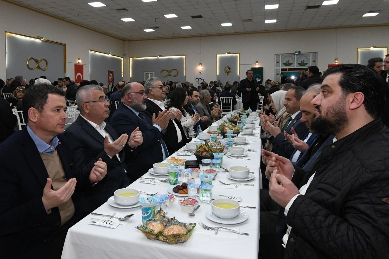 Bursa Emek’te gönüller aynı iftar sofrasında buluştu