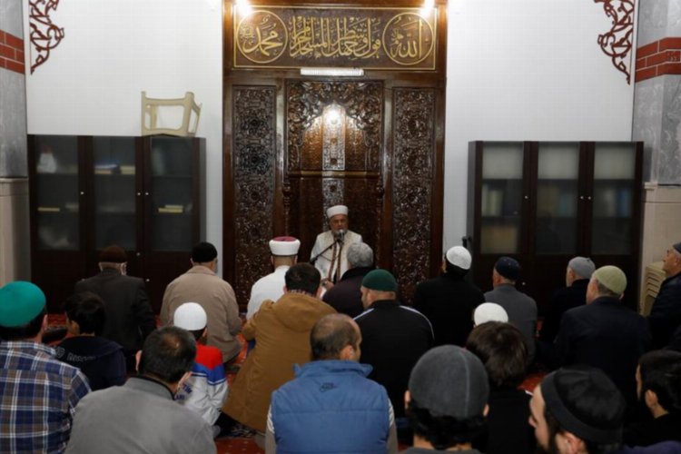 Bursa İnegöl'de Hafız Metin Çakar Kuran-ı Kerim tilavetiyle gönülleri mest etti