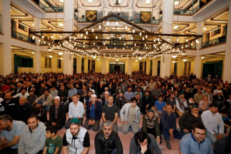 Bursa İnegöl'de Kadir Gecesinde camiler dolup taştı 