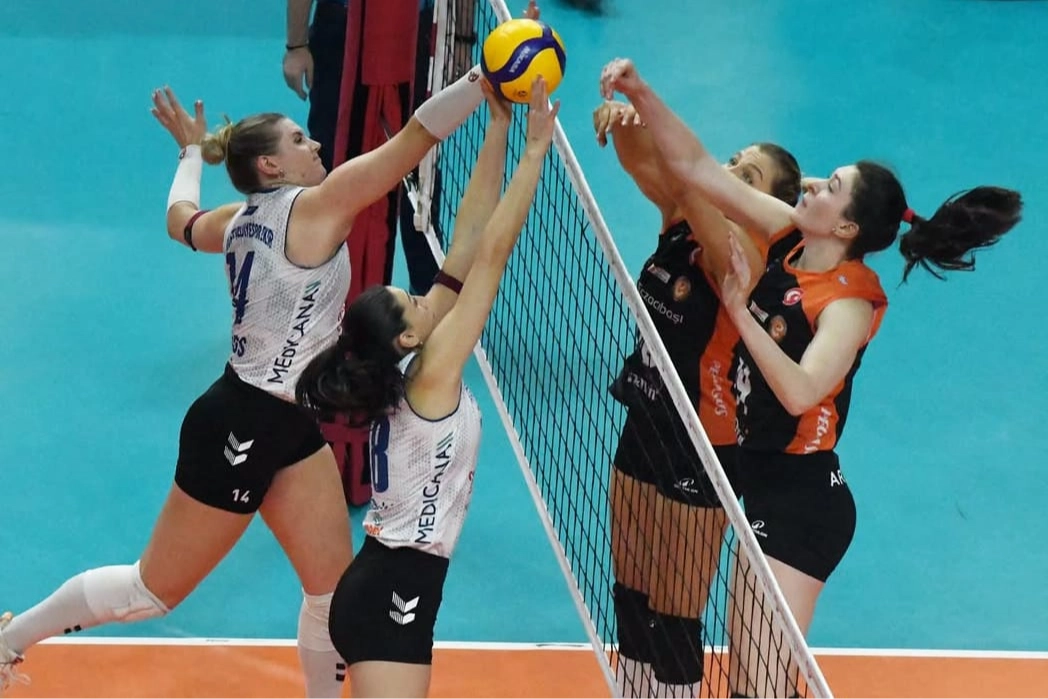 Bursa Nilüferli Sultanlar Eczacıbaşı Dynavit'i 3-1 mağlup etti