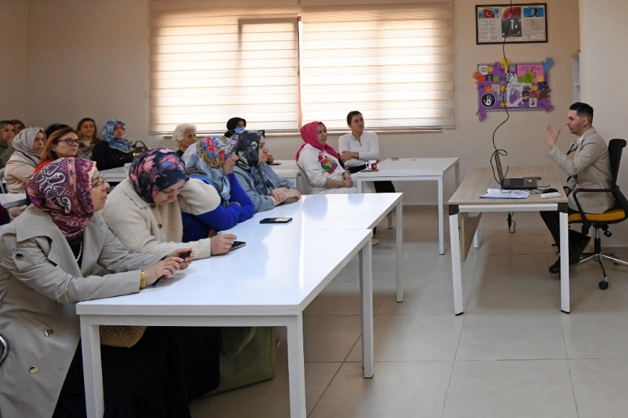 Bursa Osmangazi'de 'Kadın ve Toplum' söyleşisi