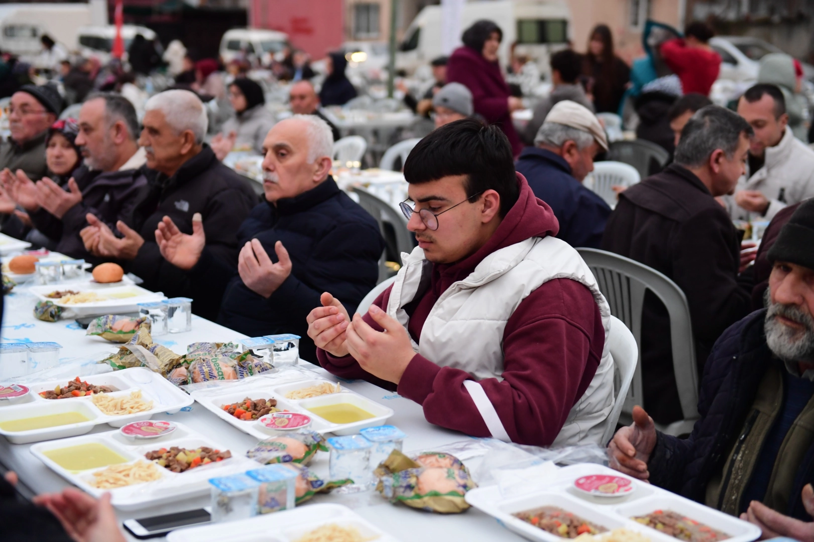Bursa Osmangazi'de Ramazan sofrası Sırameşeler’de kuruldu
