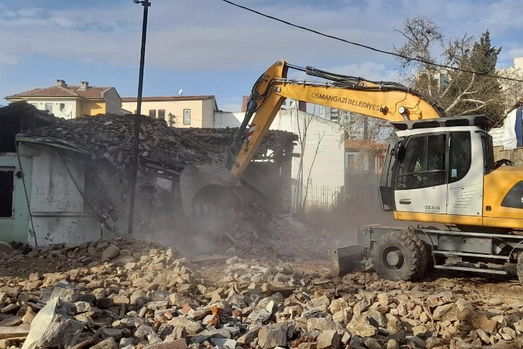 Bursa Osmangazi'de tarihi bölge metruklardan temizlendi