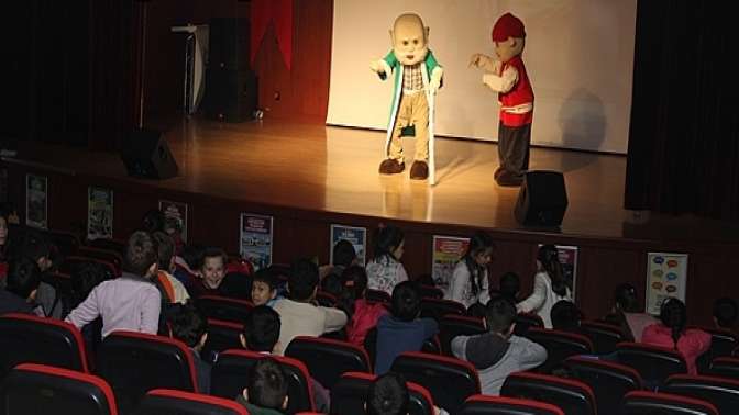 Çayırova Belediyesi çocukları tiyatroyla buluşturdu